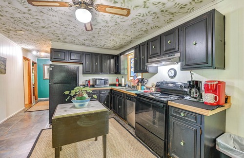 Robbinsville Cabina | Fontana Cottage w / terraza amueblada y vistas Smoky Mtn