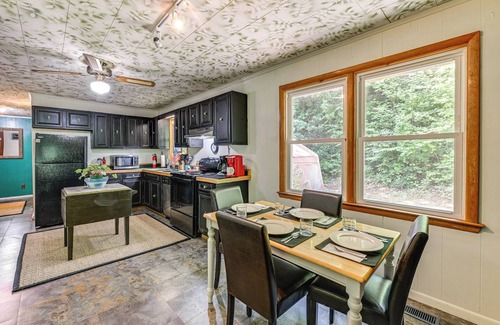 Robbinsville Cabina | Fontana Cottage w / terraza amueblada y vistas Smoky Mtn