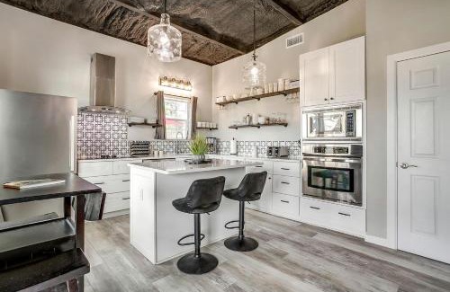 Lake Bridgeport Casa | Unique Barn by the Lake in Bridgeport, Texas