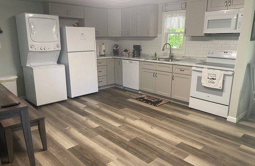 Rogersville Cabina | Unique barn shaped 2 bedroom cabin in Rogersville TN with AC, WiFi, dogs ok,