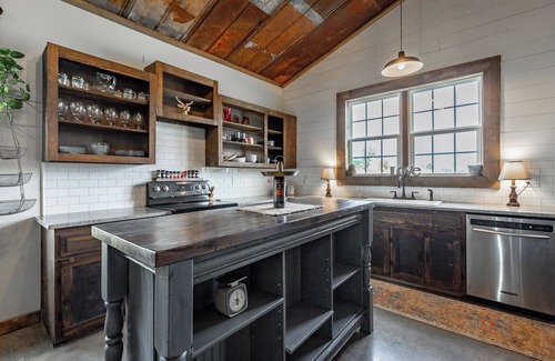 Chickamauga Casa | Unique barndominium with lots of space near Chattanooga