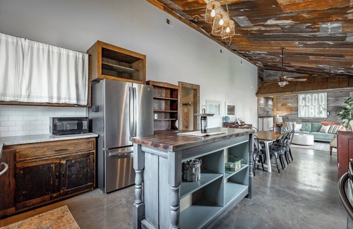 Chickamauga Casa | Unique barndominium with lots of space near Chattanooga
