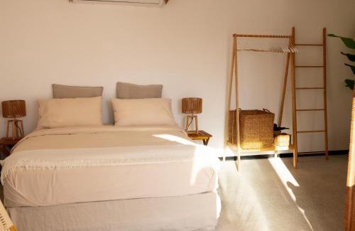 Jumeirah Apartamento | Unique Beachside Studio, Shared Pool & Burj Khalifa View!