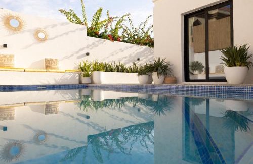 Jumeirah Apartamento | Unique Beachside Studio, Shared Pool & Burj Khalifa View!