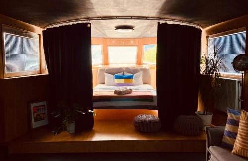 Namestovo Apartamento | Unique Boat Apartments by Lake - Kajuta 1958
