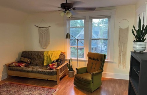 London Casa | Unique Boho Unit Close to Downtown