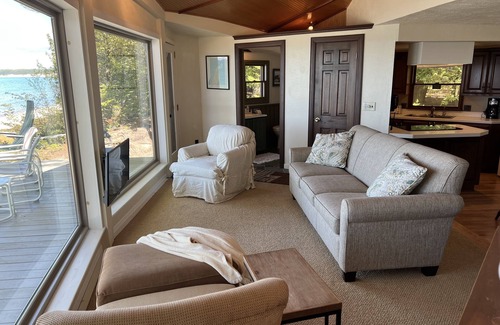 Northport Cabina | Cabaña única con playa privada en el lago Michigan