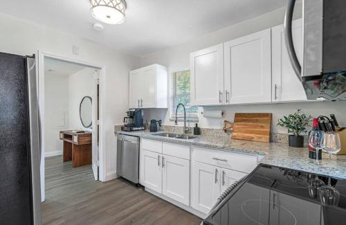 United Central Casa | Unique, Charming & Cozy House in St. Petersburg