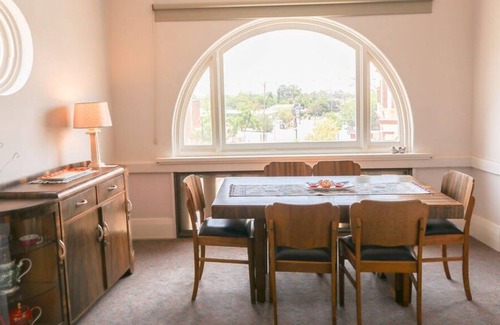 West Wyalong Apartamento | Unique, Charming Accommodation in the Heart of Town