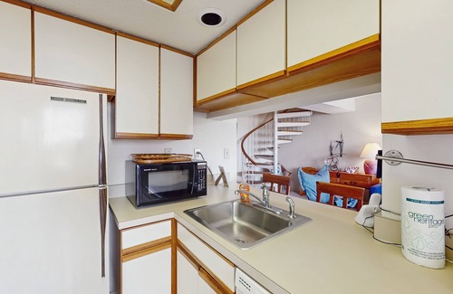 Shelter Cove Condominio | Condominio único con vista a la bahía, balcón y escalera de caracol - ¡excelente ubicación!