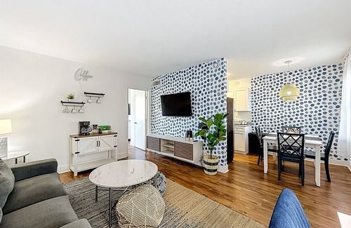 Survey Creek Apartamento | Unique Condo w/ Queen Bed & Canal View