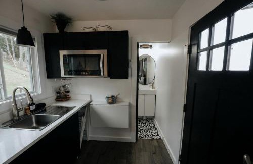 Trenton Casa | Unique Container with BBQ Ideal for Couples in Georgia