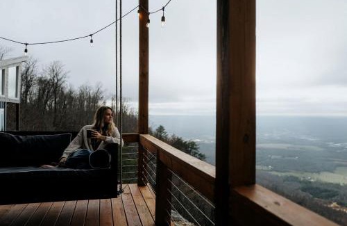 Trenton Casa | Unique Container with BBQ Ideal for Couples in Georgia