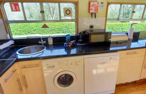Donnington Casa | Unique converted railway carriages- self catering sleeps 6