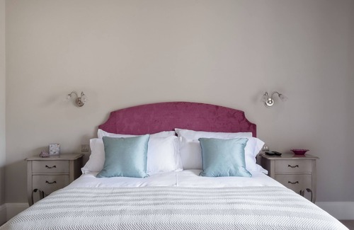 Winchcombe Cabina | Unique Cotswold getaway ideal for family celebrations/weddings/corporate