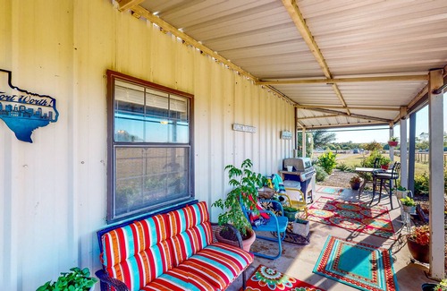 Wise County Cabaña | Unique Cottage by Airstrip for Private Planes - Herb Garden, Dog-Friendly