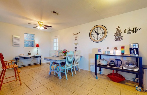 Wise County Cabaña | Unique cottage by airstrip for private planes - herb garden, dog-friendly