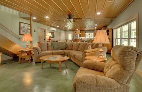 Cotter Casa | Unique Cotter Getaway w/ Deck & Outdoor Dining!