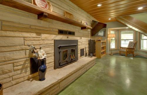 Cotter Casa | Unique Cotter Getaway with Deck and Outdoor Dining!