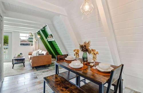 Bonita Springs Casa | Unique Cozy A-Frame