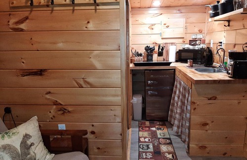 Slade Cabaña | Unique, Cozy Stay near Red River Gorge