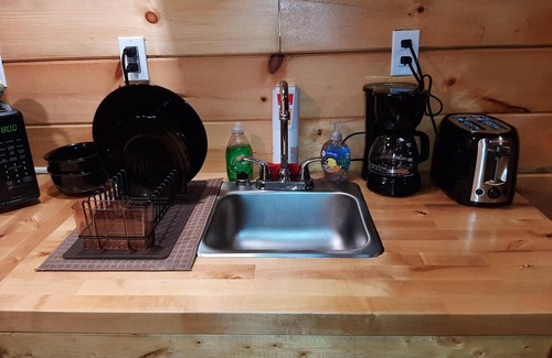 Slade Cabaña | Unique, Cozy Stay near Red River Gorge