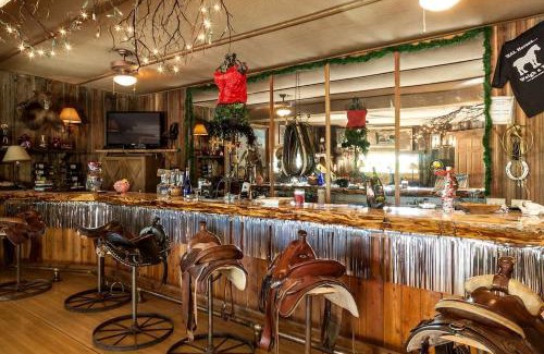 Morongo Valley Casa | Unique Desert Experience for a Romantic Getaway Ideal for Exotic Animal Lovers in Morongo Valley, California.