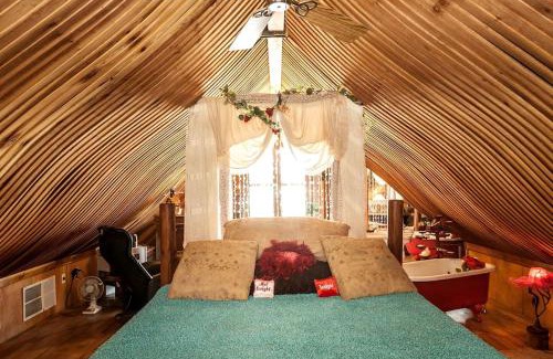 Morongo Valley Casa | Unique Desert Experience for a Romantic Getaway Ideal for Exotic Animal Lovers in Morongo Valley, California.
