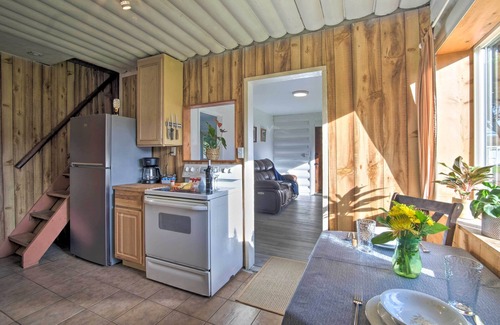 Crescent City North Cabina | Unique Dog-Friendly Log Cabin: Short Walk to Ocean