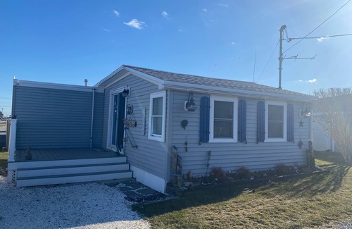 Snug Harbor Cabaña | Unique East Matunuck Cottage
