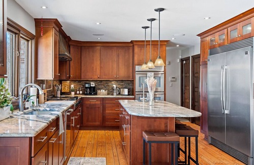 Northwest Akron Apartamento | Unique Estate|5 Bedrooms|Fire Pit|Sleeps 10