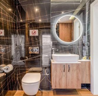 Vardaris Apartamento | Unique Experience in Modern Apartment with Balcony & City Views