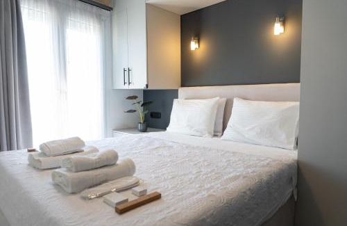 Vardaris Apartamento | Unique Experience in Modern Apartment with Balcony & City Views