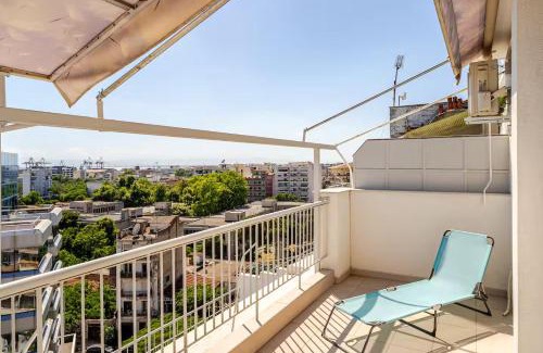 Vardaris Apartamento | Unique Experience in Modern Apartment with Balcony & City Views