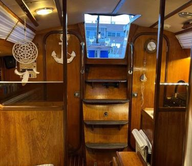 Poblats Maritims Alquiler De Eote | Unique Experience in Sailboat! In The 4 Seasons!