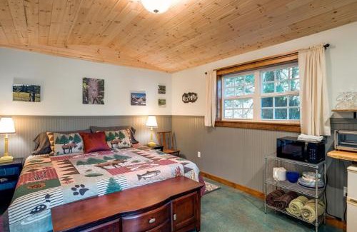 Maple Falls Casa | Unique Glamping Experience, Pet Friendly, Sleeps 2