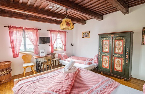 Volary Cabina | Unique guesthouse in the historic Alpenhaus