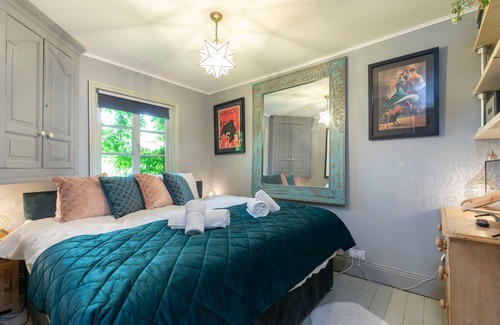 Cheltenham Cabaña | Unique Hidden Stay - Central Cheltenham - Sleeps 6