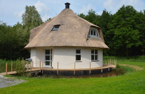 Noordwolde Casa | Unique Holiday Home in Noordwolde With Garden