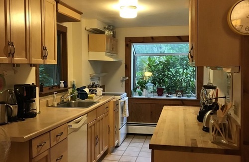 West Hyannisport Casa | Casa única en Woods cerca de Craigville Beach, Centreville, Family and Pet Friendly