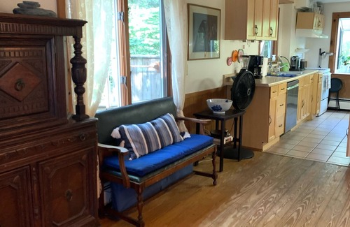 West Hyannisport Casa | Casa única en Woods cerca de Craigville Beach, Centreville, Family and Pet Friendly