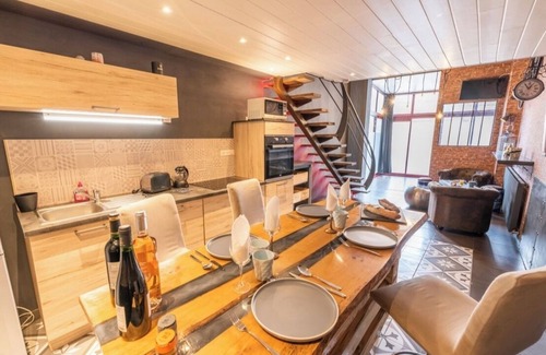 Le Puy-en-Velay Apartamento | Unique industrial loft in city center 130m2, 3 bedrooms, ideal for a family