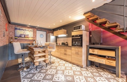 Le Puy-en-Velay Apartamento | Unique industrial loft in city center 130m2, 3 bedrooms, ideal for a family