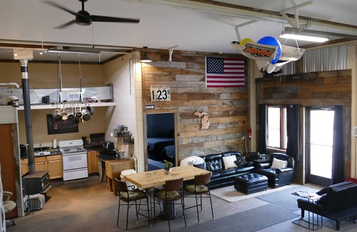 Bessemer Casa | Unique Industrial 4 season recreational basecamp centrally located!