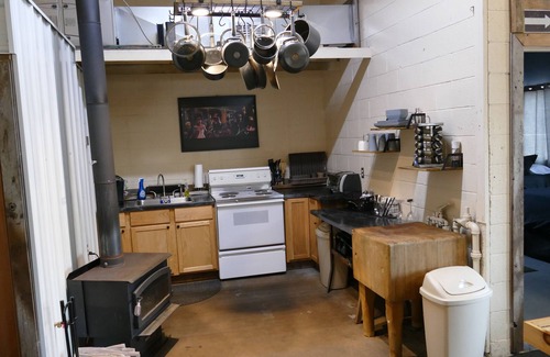 Bessemer Casa | Unique Industrial 4 season recreational basecamp centrally located!