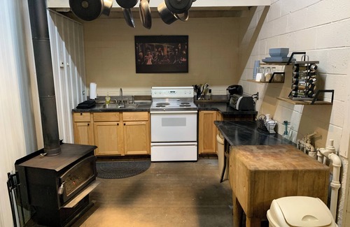 Bessemer Casa | Unique Industrial 4 season recreational basecamp centrally located!