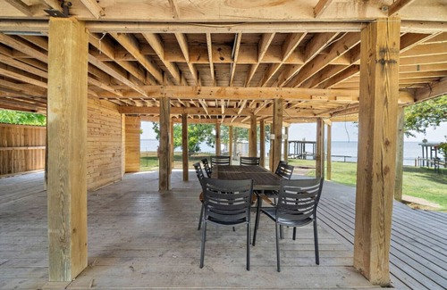 West Livingston Casa | Dome Haus |BeachBox| Lakefront/Private Pier!
