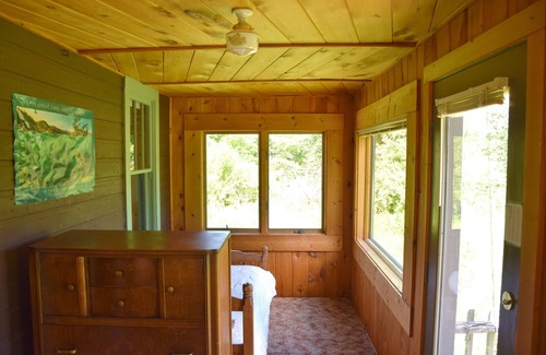 Chassell Casa | 40 acres, casa única, vistas, spa, mascotas, sauna, estanque, pesca y canoa