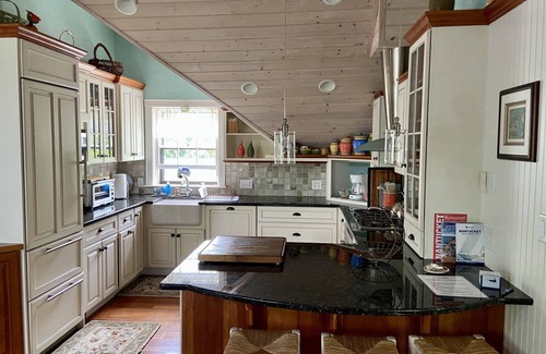 Nantucket Town Cabaña | Unique & Lovely: Luxury Treetop Cottage, cerca de Town & Beac