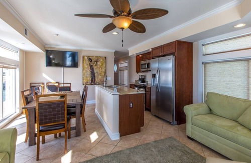 Ponchartrain Park Casa | Unique Luxury Two Bedroom Villa Flotante en